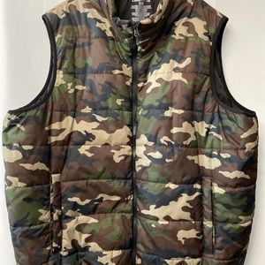 New Swiss Tech Mens Camo Full Zip Puffer Vest Jacket - size XL 46-48.
